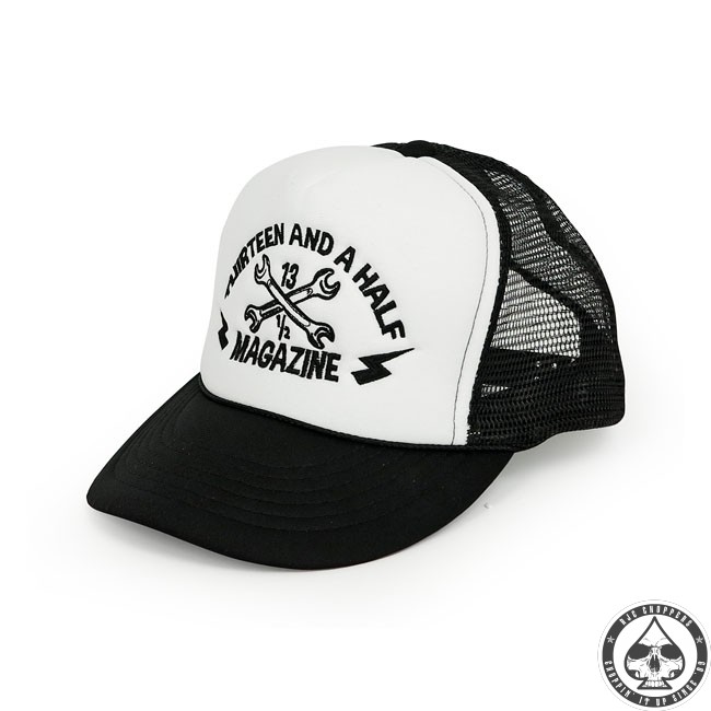 13 and a half Magazine Trucker cap ( black)