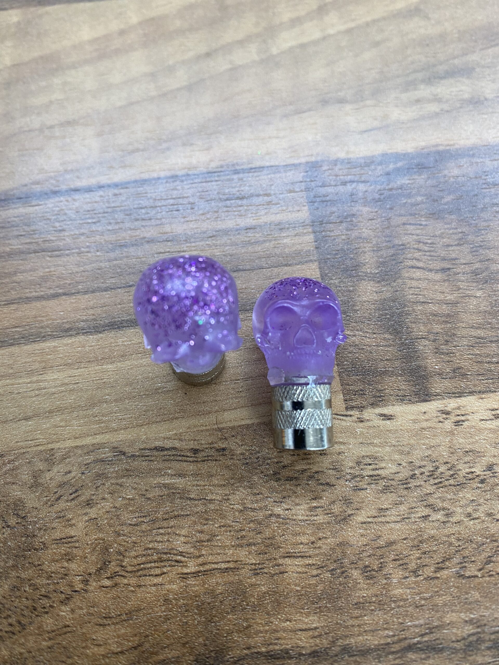 Valve Caps Skull Resin, Flaked Purple - Image 2